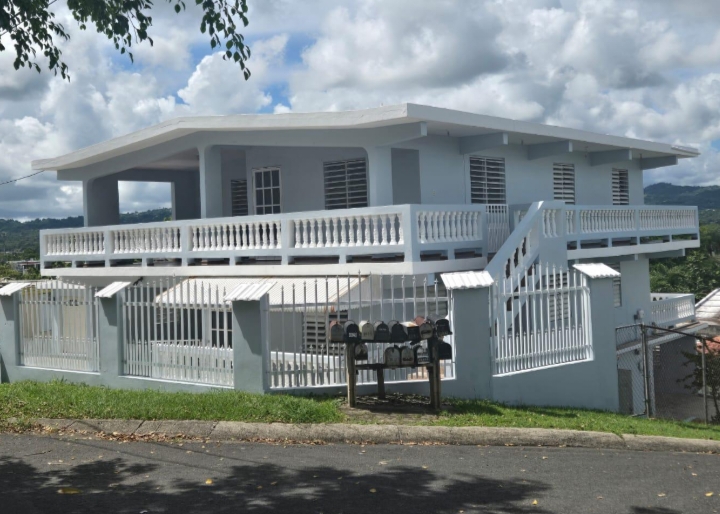 CM_Photogrid_1761759064630